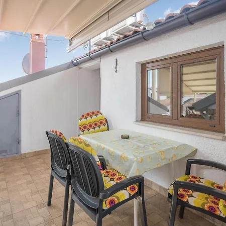 Cozy In With Kitchen Apartman