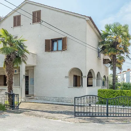 Apartman Cozy In With Kitchen Porec