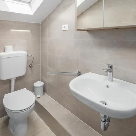 Cozy In With Kitchen Apartment Porec