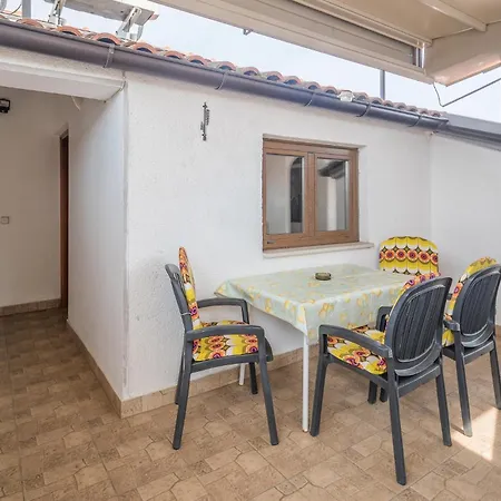 Apartament Cozy In With Kitchen Poreč